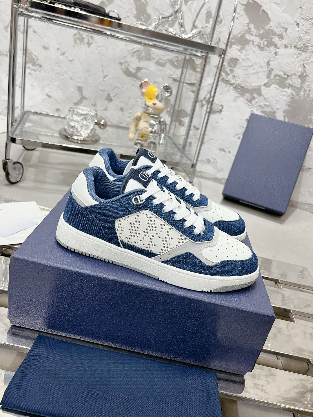 Sneakers