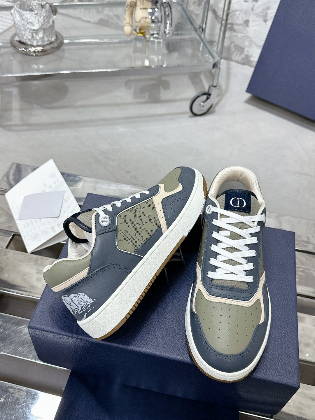 Sneakers