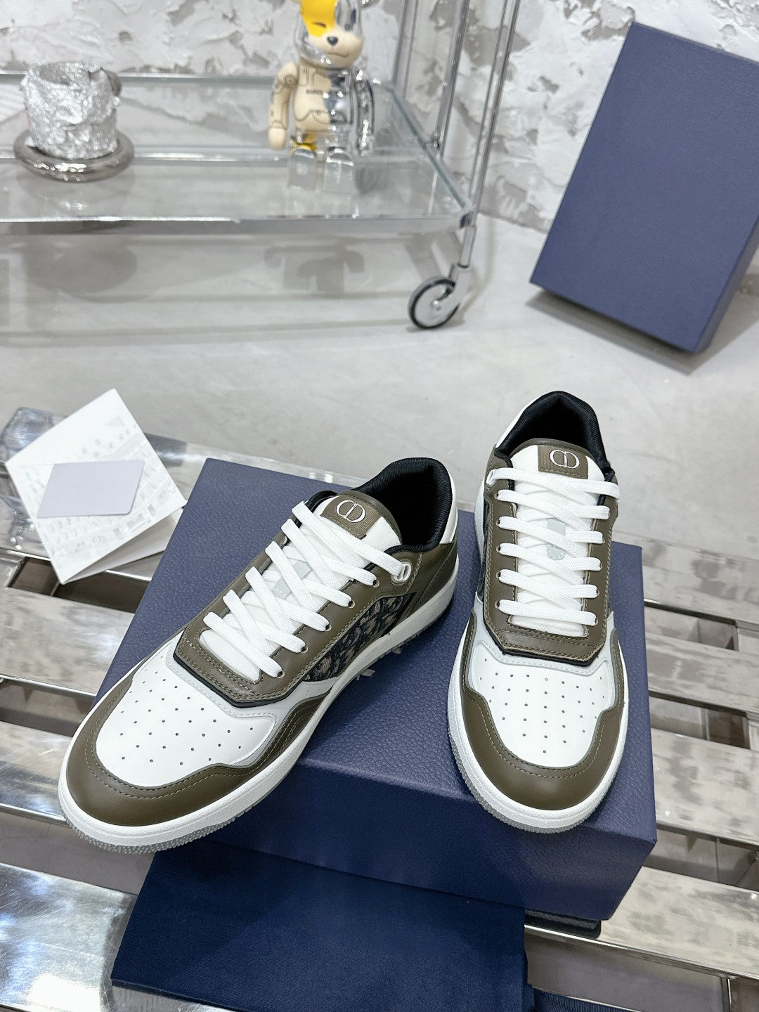 Sneakers