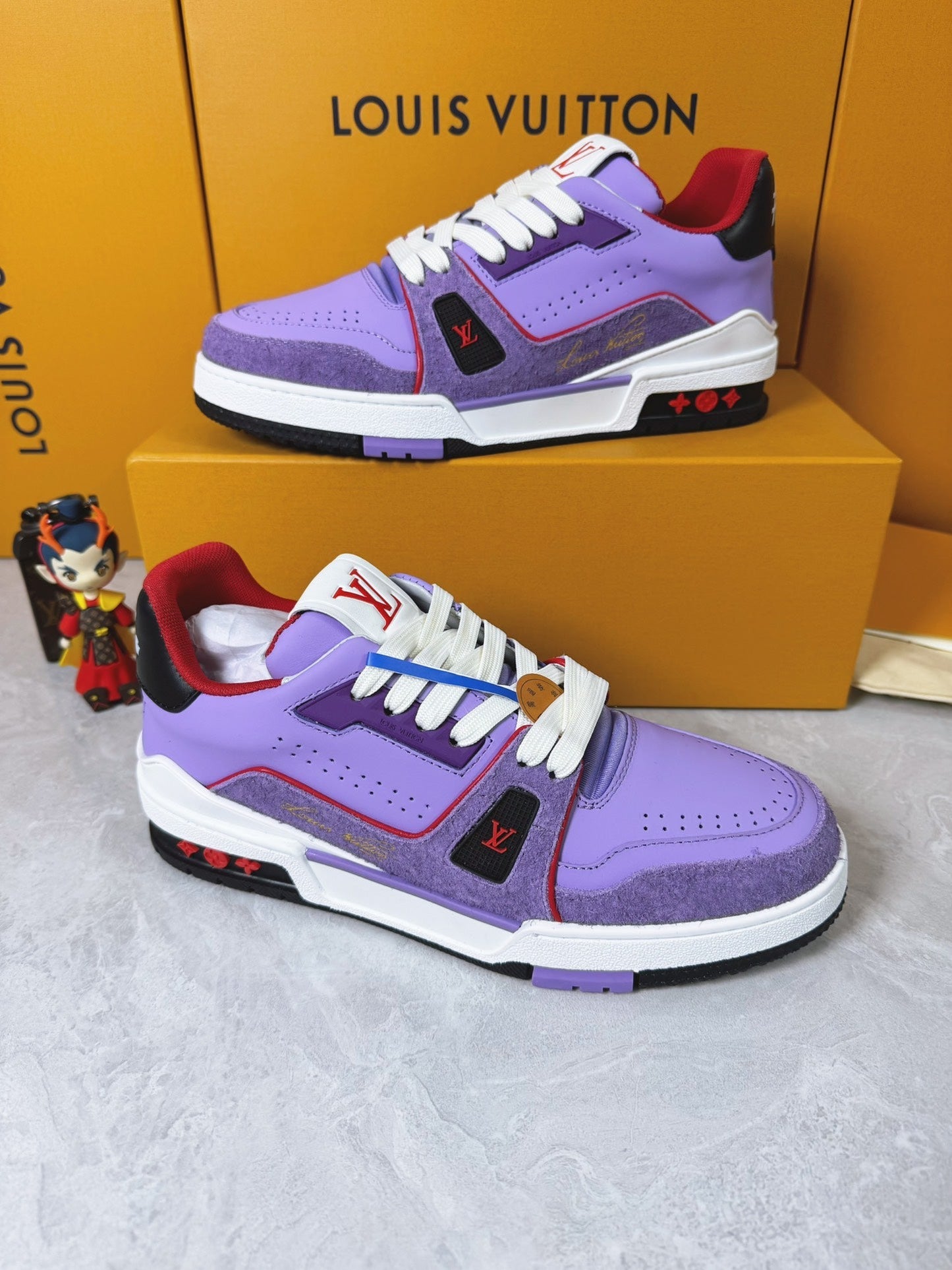 Sneakers