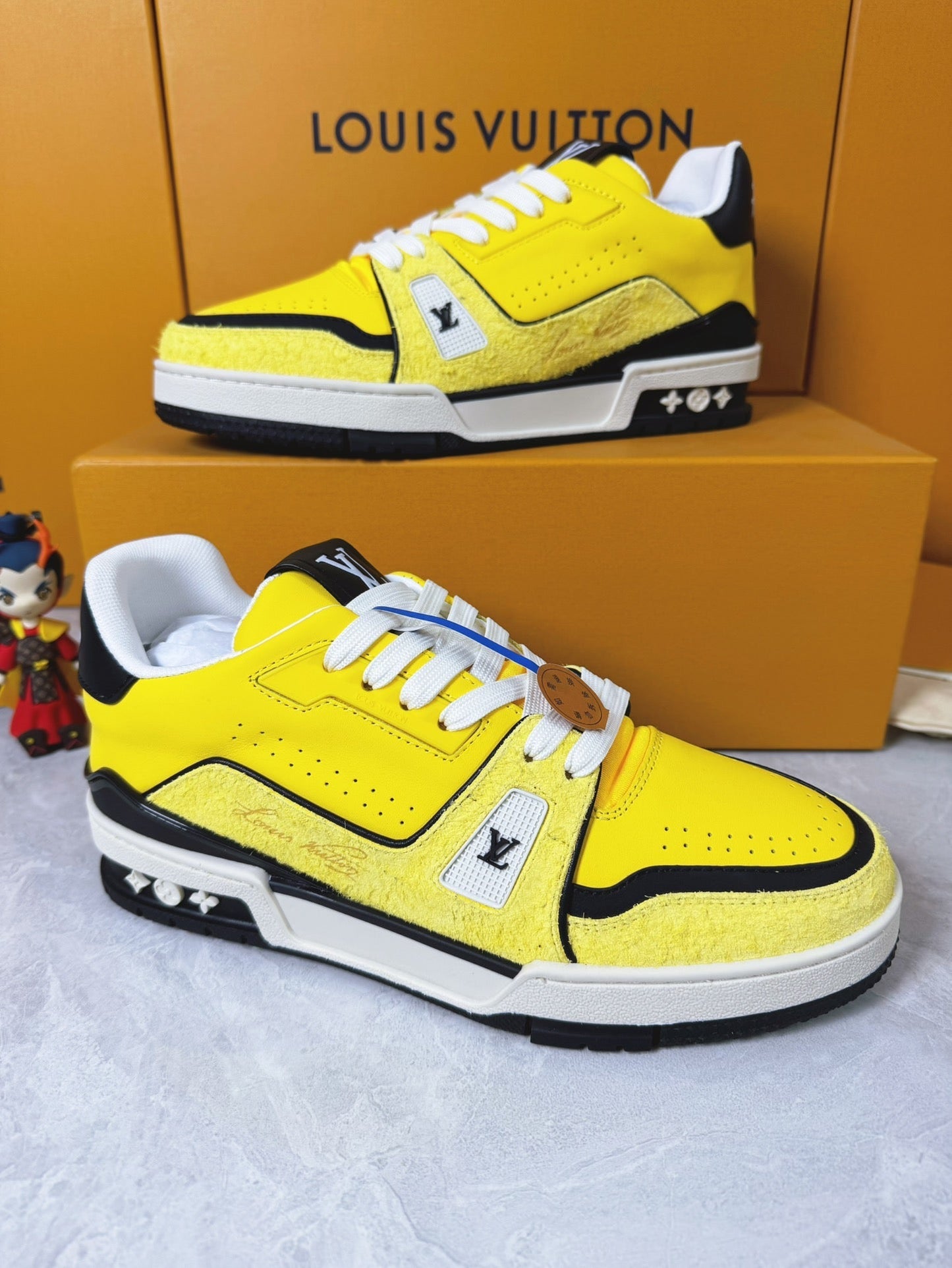 Sneakers