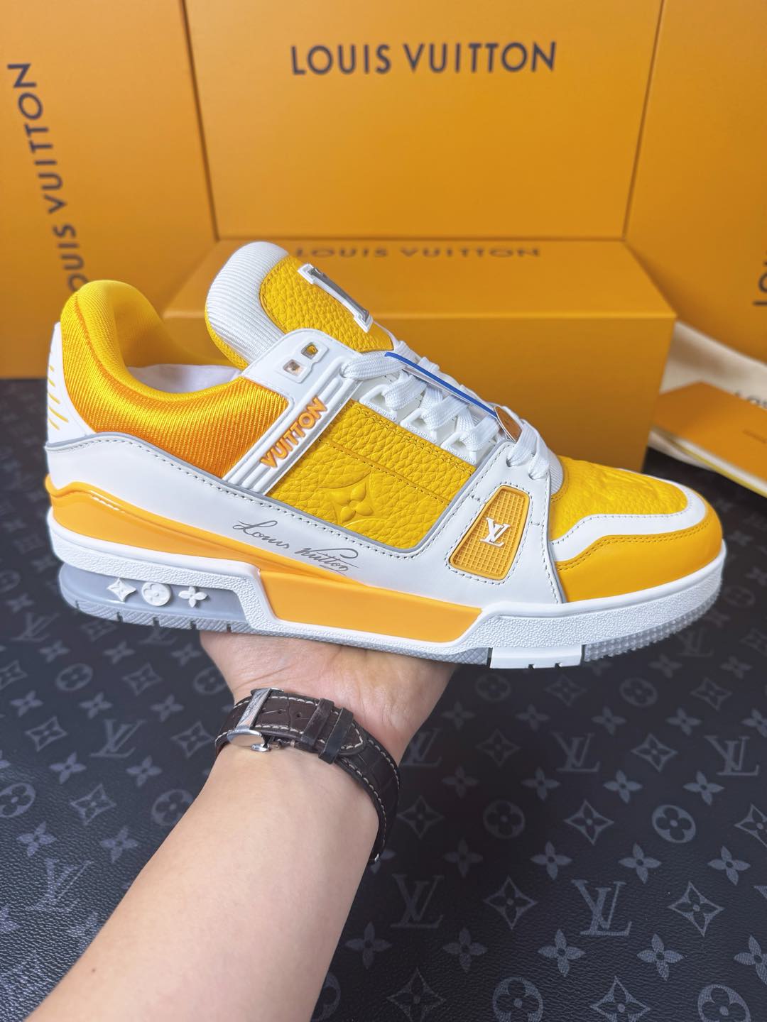 Sneakers