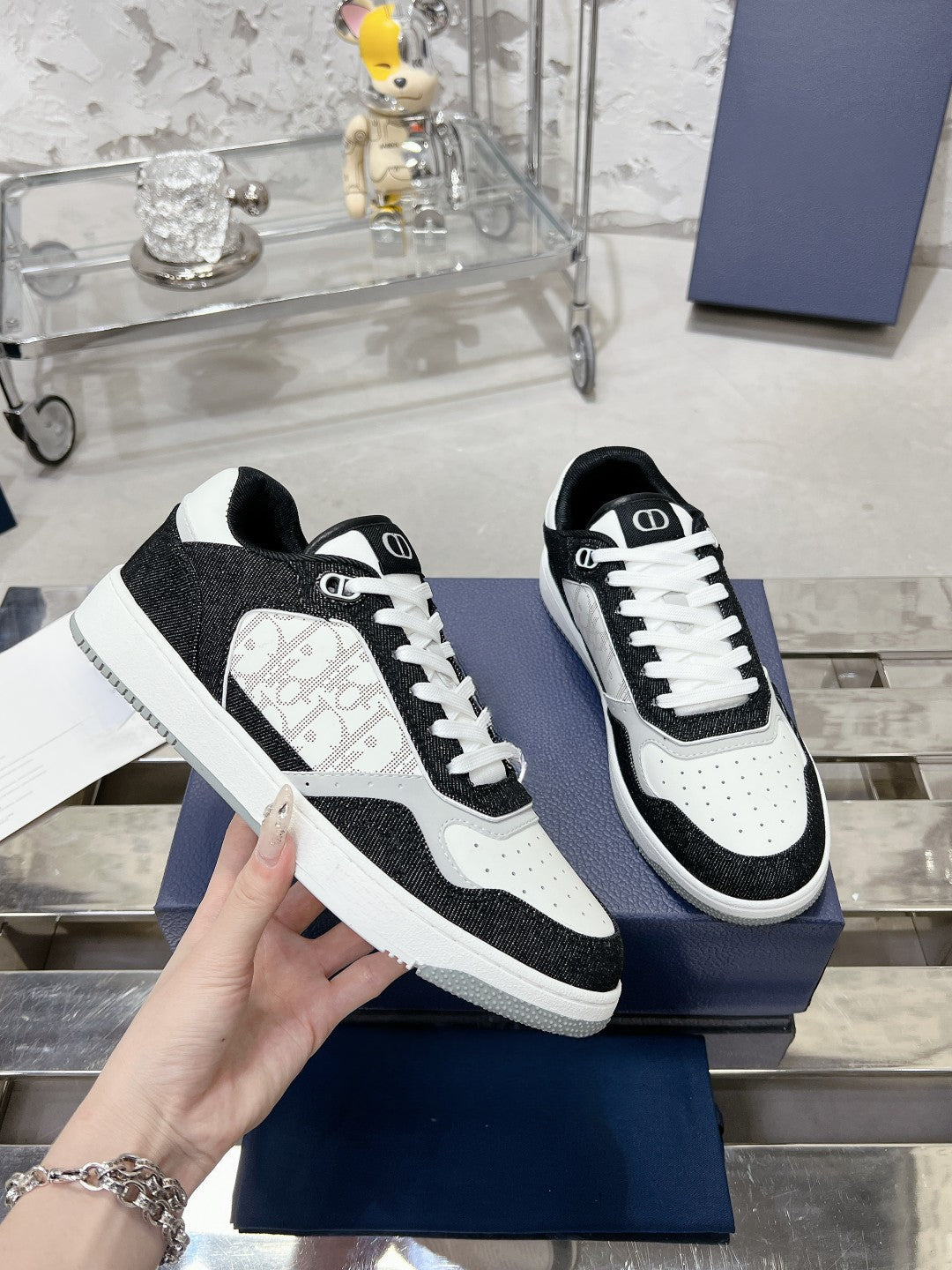 Sneakers