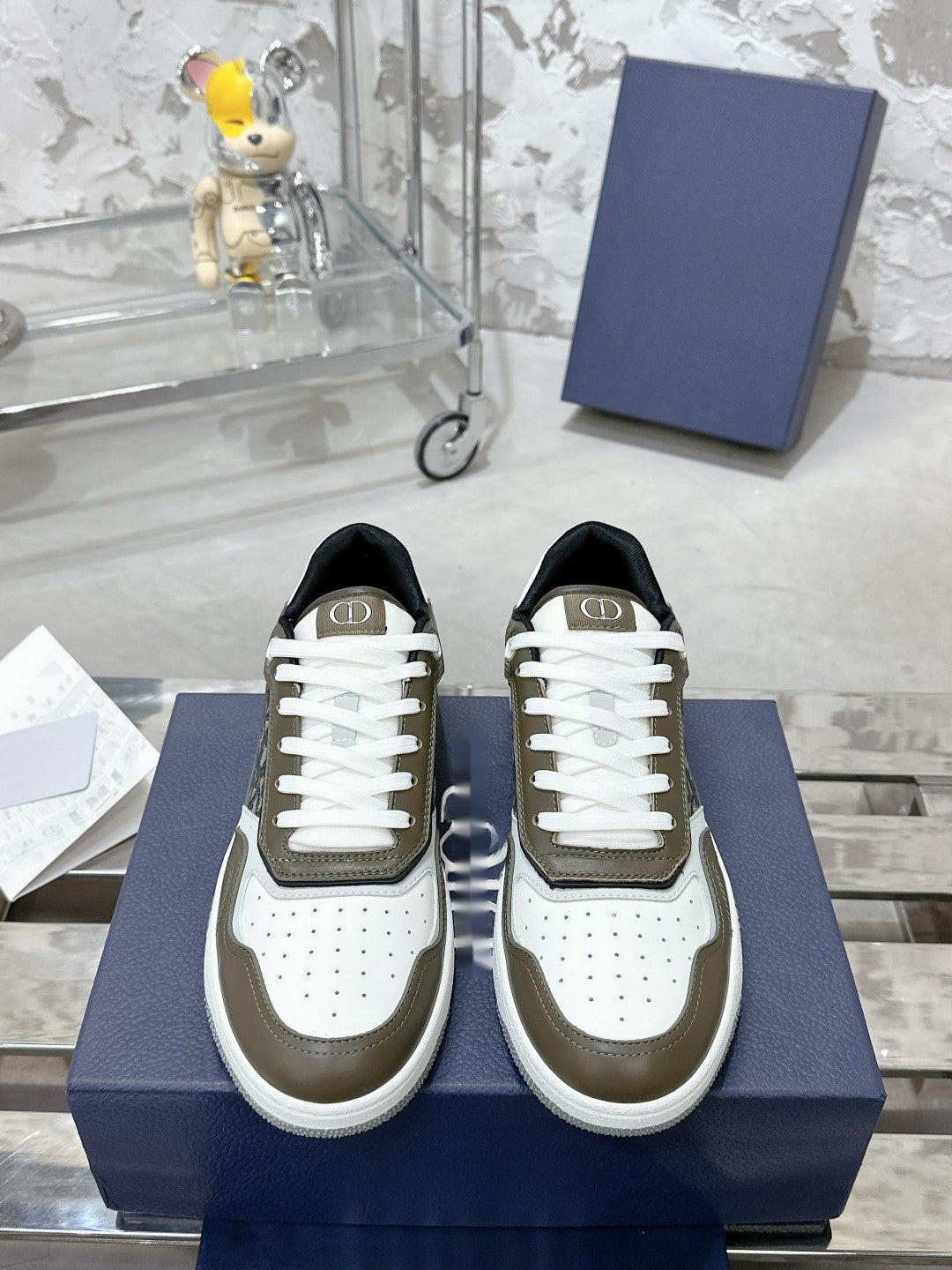 Sneakers